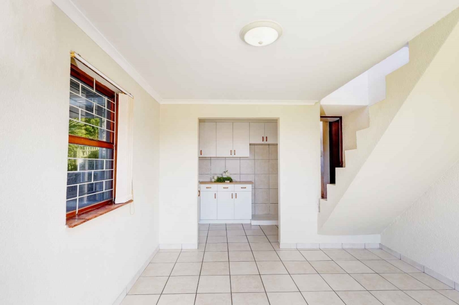 To Let 3 Bedroom Property for Rent in Loevenstein Western Cape